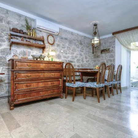 Villa Stara Lipa *